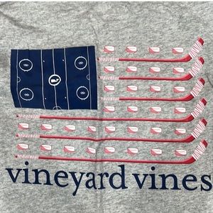Vineyard Vine Hockey T-Shirt Size Large